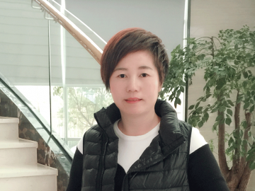 徐鳳春：專注于塑膠行業(yè)的紅粉商人