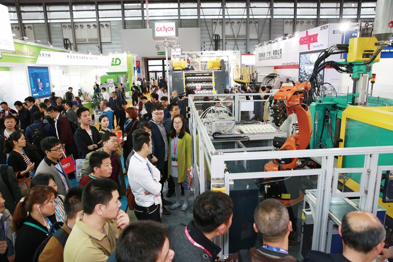 CHINAPLAS-2017國際橡塑展上設(shè)立-“智能裝備專區(qū)”,-匯聚高端展品,-除了展示機(jī)械手、自動(dòng)化系統(tǒng)、控制器、傳感器外，還將引入智慧工廠的整體解決方案及3D科技區(qū)。