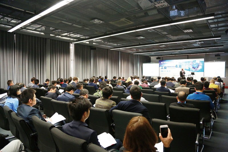 在上海舉辦的CHINAPLAS-2016國際橡塑展上首次亮相的“工業(yè)4.0論壇”，一經(jīng)推出,-反應(yīng)熱烈，吸引了超過600位專業(yè)觀眾。