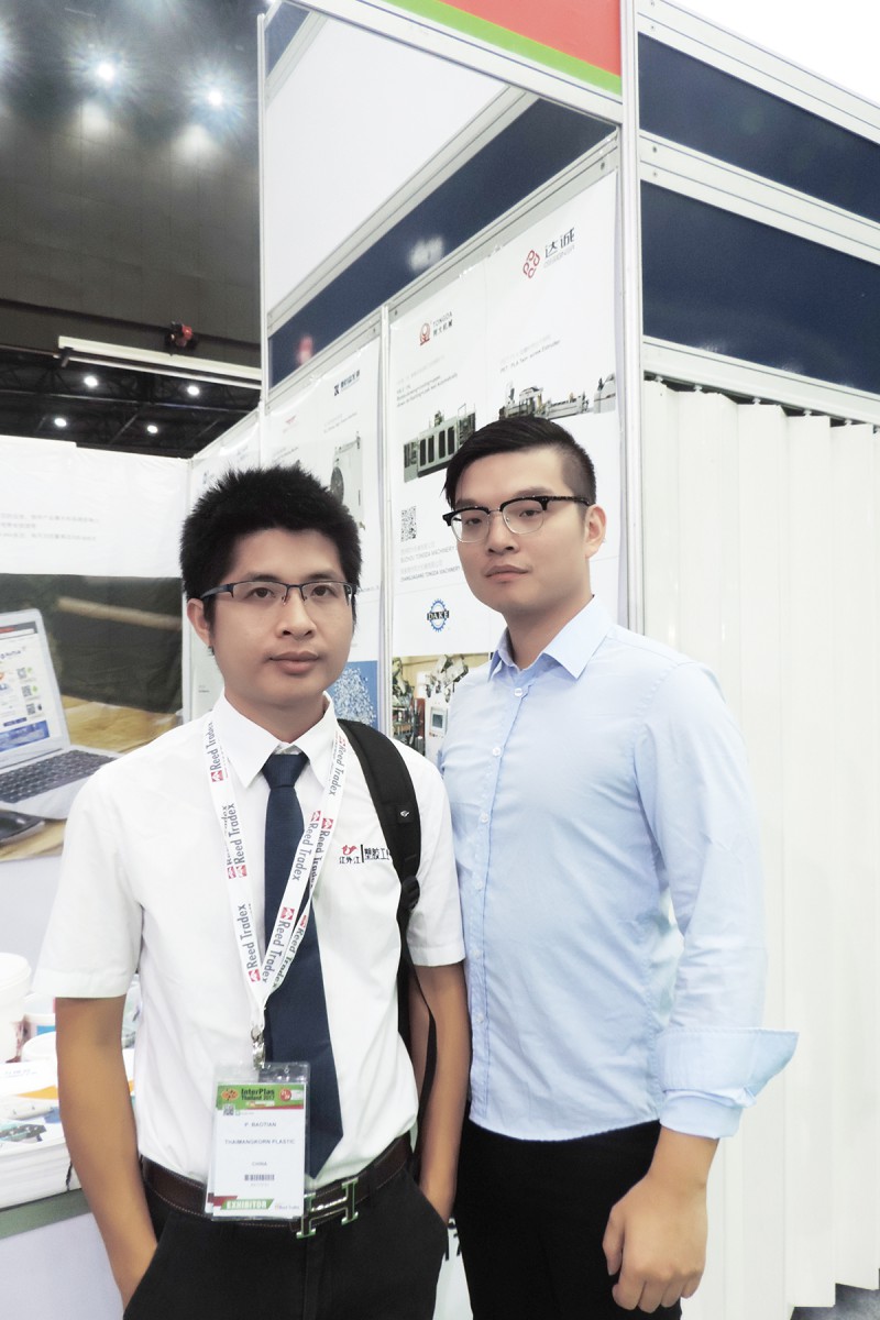 上海大可塑料機(jī)械有限公司張挺(右)