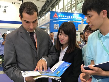 潛心研發(fā)多奇思，市場(chǎng)潮頭優(yōu)勢(shì)顯 ——廣州海獅潛心產(chǎn)品研發(fā)帶來塑膠市場(chǎng)新氣象