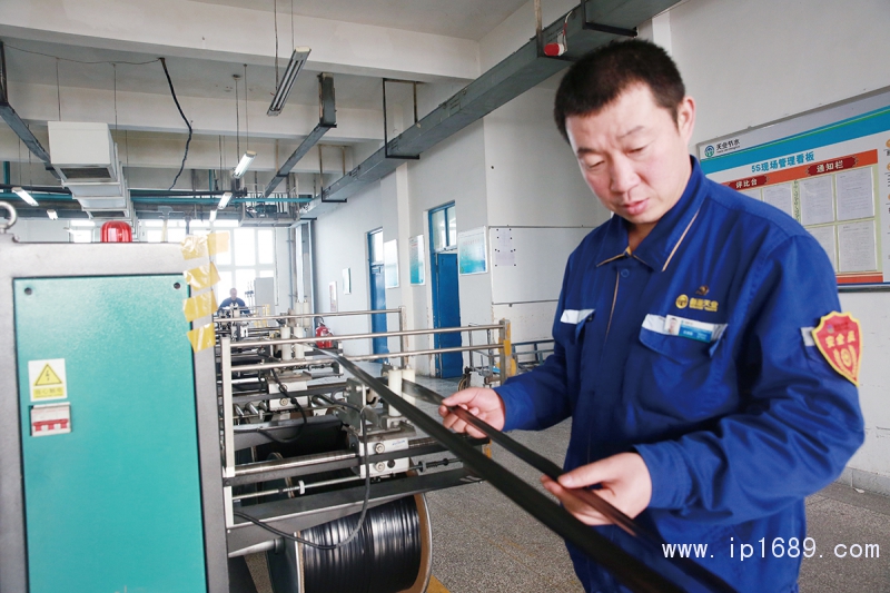 自動(dòng)化智能化生產(chǎn)線旁工作只需稍加看護(hù)3X6A0684_看圖王