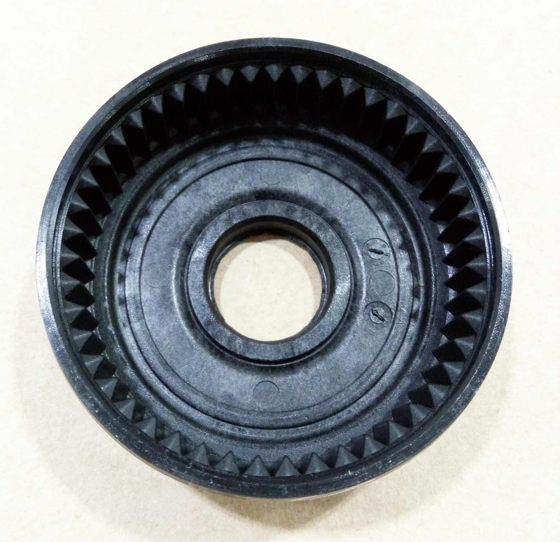 采用注塑工藝加工出的高精度小齒輪,中心孔公差:僅0.06-mm