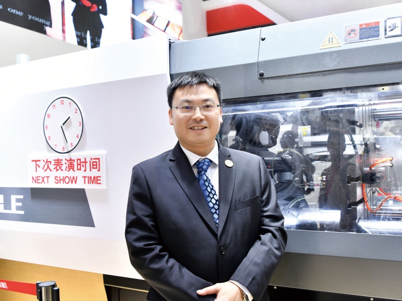 伯樂(lè)塑機(jī)全電機(jī)總經(jīng)理李毅峰