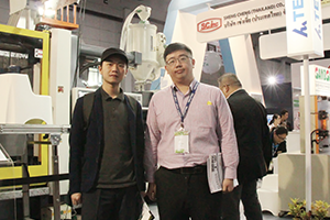 紀威銷售經理蘇俊豪(右)