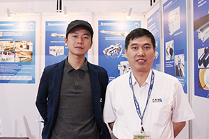 巴斯特總經理劉勝偉(右)