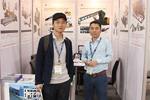 瑞斯達總經理張宏星(右)