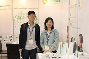 金暉兆隆外貿經理任敏麗(右)