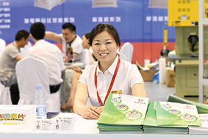 百塑銷(xiāo)售經(jīng)理-伍櫻桃