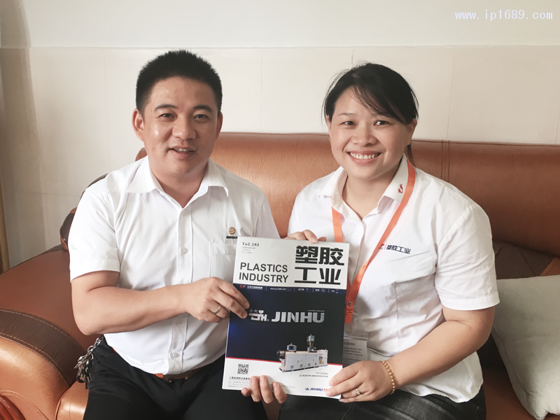 東莞市賓氏電子科技有限公司總經(jīng)理李國亮(左)