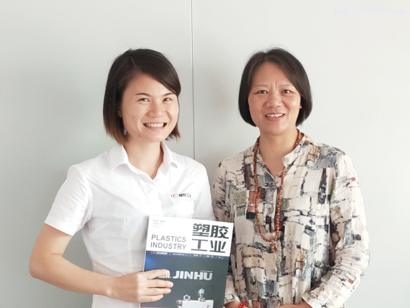 東莞市唯斯達(dá)衛(wèi)浴有限公司副總經(jīng)理?xiàng)瞵B惠-(右)