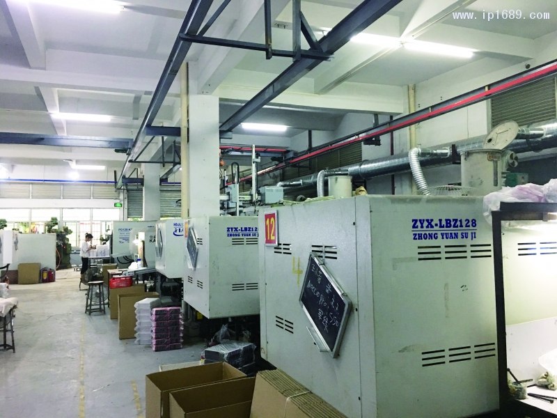 俊勇塑料零件制品廠車(chē)間