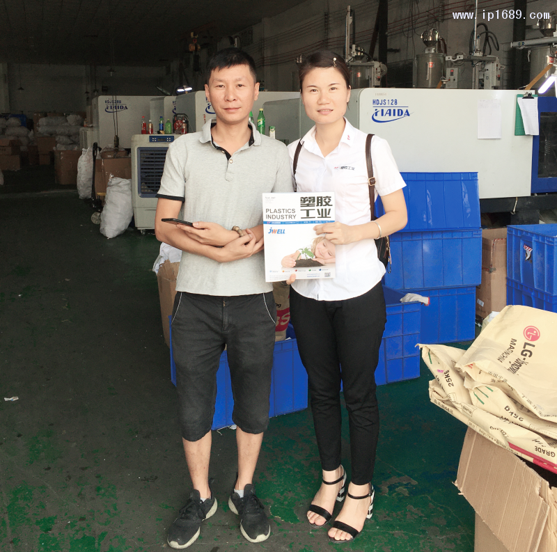 豐澳電子有限公司總經(jīng)理石亮波(左)