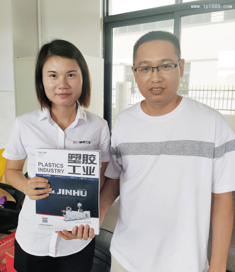 佛山市鵬盛塑料制品有限公司董事長(zhǎng)劉乃熾(右)