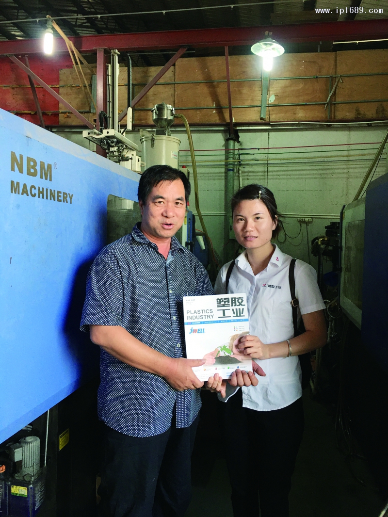 中山市森柏萊照明有限公司廠長梁仕誠(左)