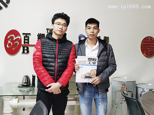 佛山市南海百卓塑料型材有限公司廠長凌先生(左)