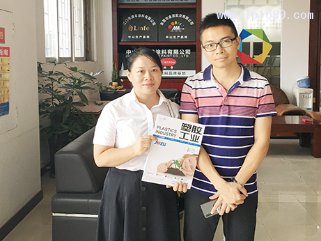 廣東法蘭迪涂料有限公司總經(jīng)理鄒均(右)