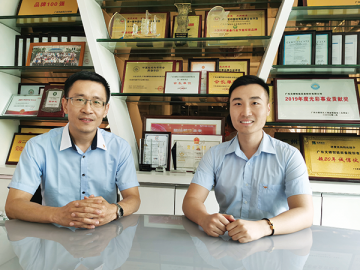 文穗：一邊是穩(wěn)，一邊是闖