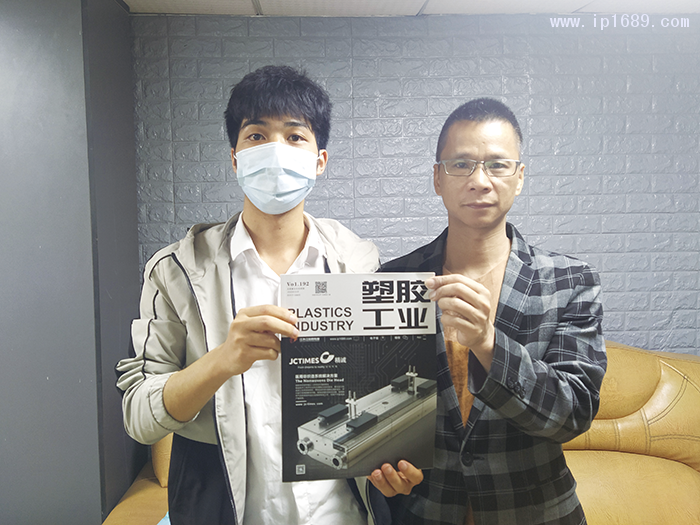 廣州市番禺區(qū)大石鼎達(dá)塑料加工廠(chǎng)總經(jīng)理符波（右）