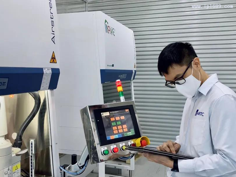 ABB工作人員現場作業(yè)