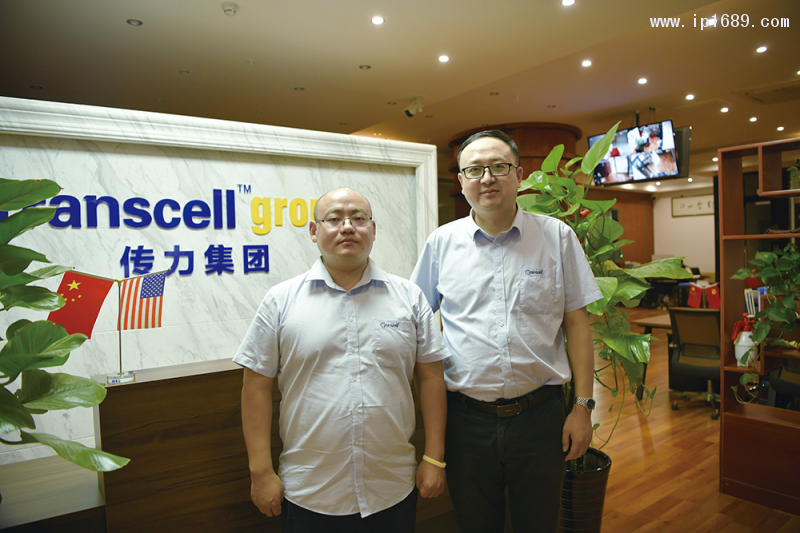 傳力總經(jīng)理英兵兵（左），銷售總監(jiān)李龍（右）