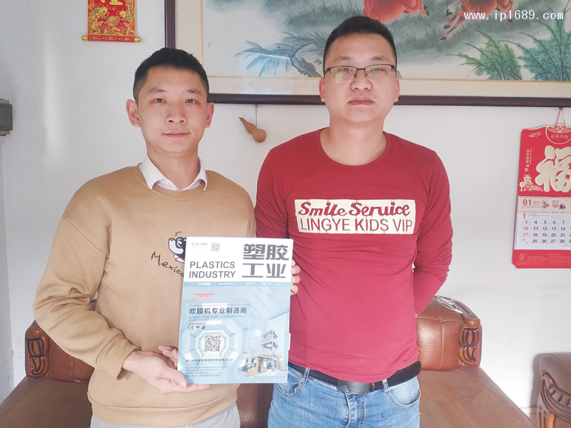 佛山市順德區(qū)星亮亮塑料制品有限公司總經(jīng)理葉國榮(右)