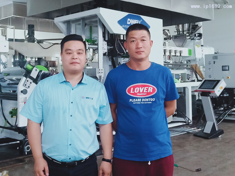 河北連大包裝制品有限公司銷售部經(jīng)理陶林(右)-