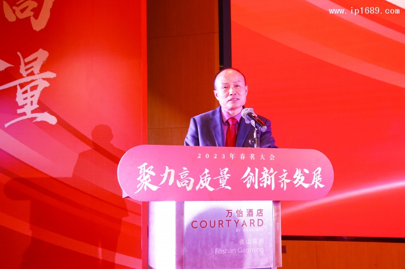 廣東冠盛新材料股份有限公司董事長、佛山市塑料制品行業(yè)協(xié)會第一屆會長劉錦柱