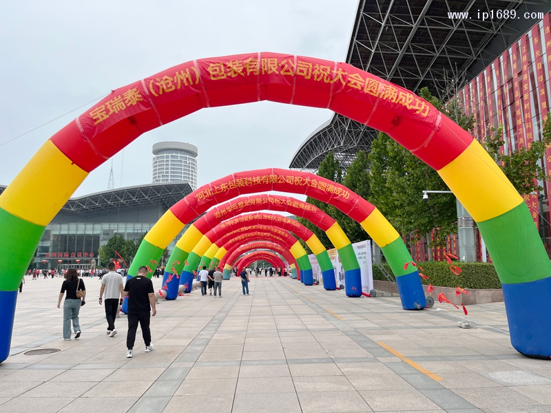 展會吸引來自海內外的客商2萬余人，參展企業(yè)達320余家。