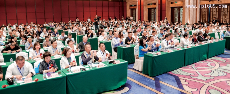 大會(huì)吸引了塑料行業(yè)產(chǎn)業(yè)鏈上下游超500名企業(yè)代表、專家、學(xué)者熱情參會(huì)