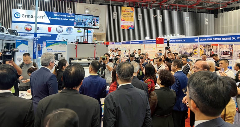 參展企業(yè)攜最新成果，結(jié)合當(dāng)?shù)匦枨?，展示功能性與可持續(xù)性創(chuàng)新產(chǎn)品和技術(shù)方案，獲國(guó)際買家和媒體矚目。-拷貝