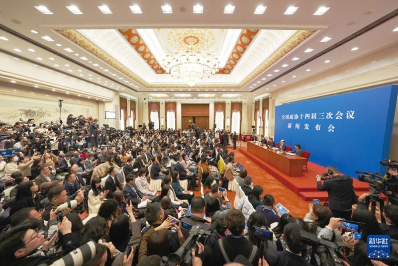 政府工作報(bào)告揭示2025塑機(jī)行業(yè)新動向-拷貝-2