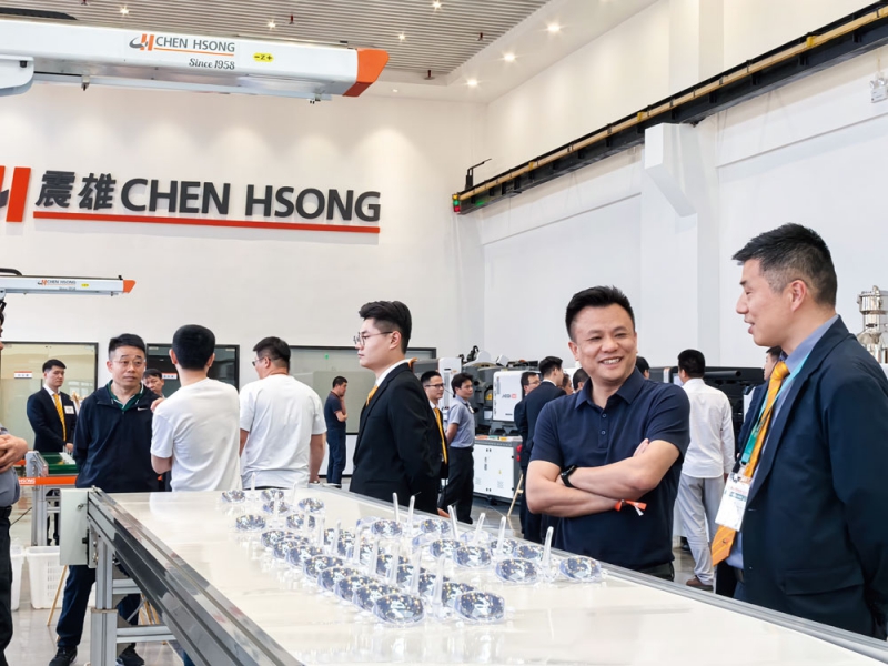 一系列創(chuàng)新成果的亮相將活動推向高潮-拷貝