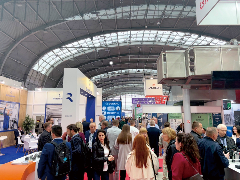 展館內(nèi)人潮涌動