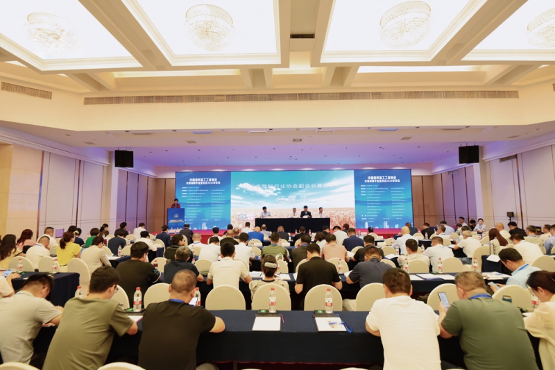 會(huì)議重點(diǎn)圍繞農(nóng)膜產(chǎn)業(yè)轉(zhuǎn)型升級(jí)、綠色低碳技術(shù)創(chuàng)新等核心議題展開研討