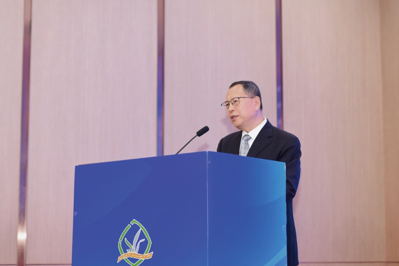 1-中國(guó)輕工業(yè)聯(lián)合會(huì)兼職副會(huì)長(zhǎng)、中國(guó)塑料加工工業(yè)協(xié)會(huì)理事長(zhǎng)王占杰