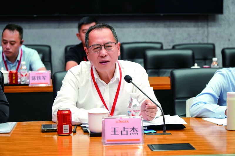 中國塑料加工工業(yè)協(xié)會理事長王占杰