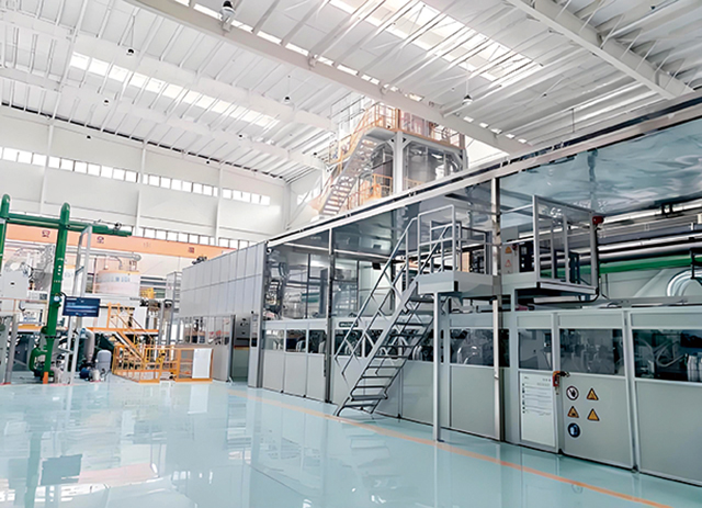 與會(huì)領(lǐng)導(dǎo)及嘉賓共同參觀了新投產(chǎn)的智能化生產(chǎn)線車間,